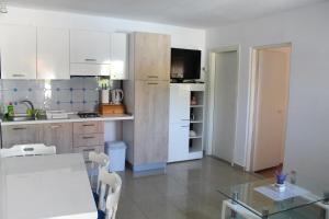 Holiday apartment in Tribunj with terrace, air conditioning, W-LAN 5034-1