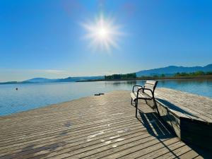 "TWO" - Premium Apartments Seekirchen, lichtdurchflutetes 3-Zimmer-Apartment mit Terrasse und grüner Oase