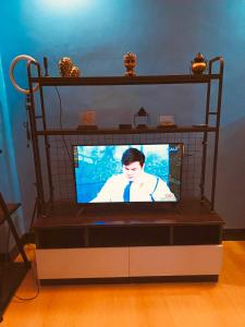 City & Mountain View Condotel Near Ayala