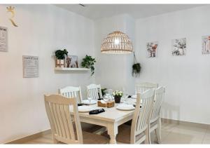 Al Reem 2BR - Stylish Family Retreat