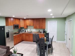 Gigis luxurious Arora Hills 2 BdRm, 2 Baths Apt