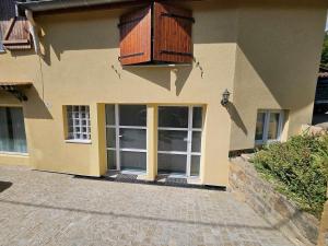 Studio cosy, avec entrée privée, calme, 15 min de Lyon, possibilité facture