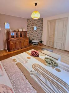 Dream Hill Nest-Boho Vintage Hideaway