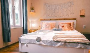 Dream Hill Nest-Boho Vintage Hideaway