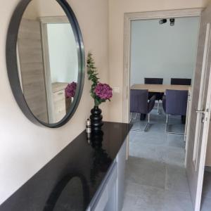 Ferienwohnung Wiesengrund, Ruhig im Ortsteil von Roth, nähe Rothsee, 25 min Messe Nbg