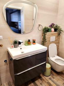 Casa Frida - w Free Parking, self-checkin, balcony, 5 min from Shops & Markets