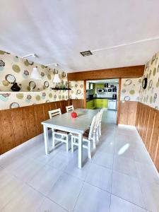Bonito Chalet en Benidorm, negocios, estudios, salud