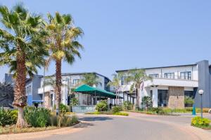 Navy Lagoon Stay The Blyde