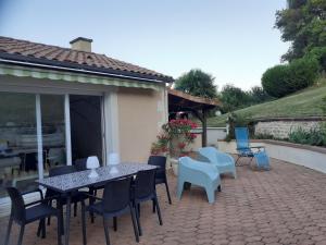 Détente au bord de la rivière