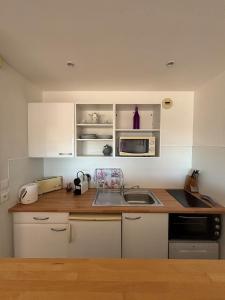 Grand studio climatisé, piscine, plage 5mn, parking gratuit