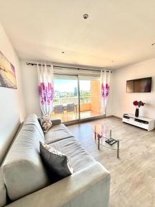 Grand studio climatisé, piscine, plage 5mn, parking gratuit