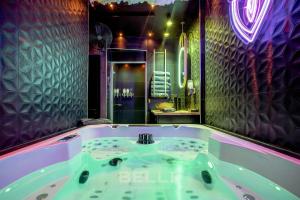 Luxuria - Jacuzzi et Hammam