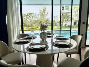 The Sunshine Beach Family Suite with Pool