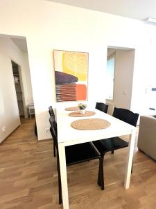 New Cozy 2BR near Airport