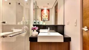 Private Apartment walk to Greenbelt, Legazpi Village