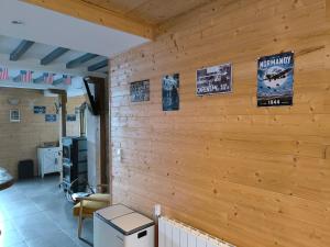 GITE A THEME D-DAY - situé à 15mn dOmaha Beach - Animaux OK - Terrain clos - Aucuns voisins