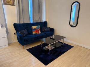 Double bed Quinton ,Studio Fast WiFi,Netflix, No deposit Required