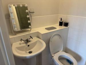 Spacious Two Bed near Airport