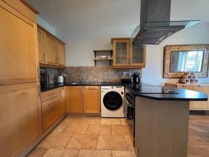 Spacious Two Bed near Airport