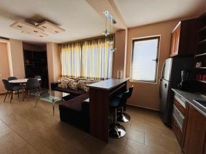 Cozy 1-Bedroom Apartment Near Old Town - Purple5