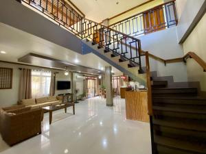 Summer House near Alona beach with 5 Bedrooms