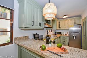 Tropical Retreat in El Cortecito beach condo