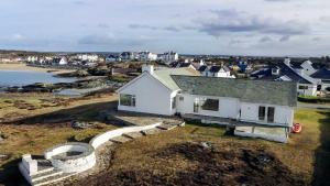 AEL-Y-BRYN-5 BED- DRAMATIC SEA VIEWS - Sleeps 12