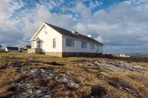 AEL-Y-BRYN-5 BED- DRAMATIC SEA VIEWS - Sleeps 12