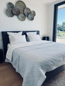 Contemporary Villa with Sea View, Infinity Swimming pool, Gym , Cinema room,Lift