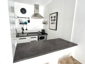 Calle Real Apartment