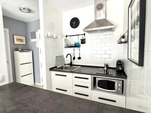 Calle Real Apartment