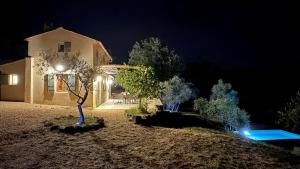 Bastidon avec vue et piscine au coeur du Luberon