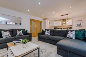 Spacious City Centre 2 Beds 2 baths Sleeps 10