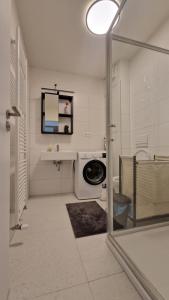 SkyFlat Bratislava-New Apartment near Airport Free Parking