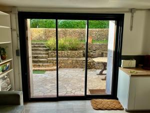 Joli studieux lumineux et aménagé avec piscine privée