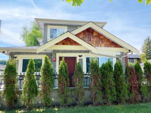 A Beautiful, cozy second floor room for staying