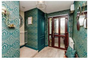 Single cosy room in family home-Wednesbury