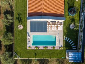 Casa Fiore Viola for 8 people with heated pool