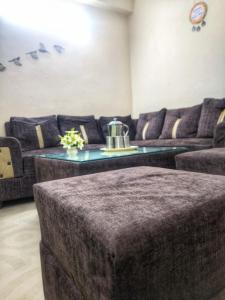 Vrindavan Divine Nest Near Prem Mandir and Iskcon -2BHK Apartment #Lift #ACRooms #Wifi #Family #Couple #FreeParking #Park #2Rooms 2-6 People