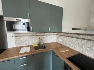 Prague 6 quiet and Sunny apartment