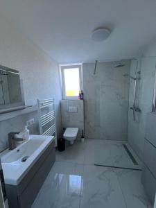Moderne helle 2 Zimmer Wohnung Neubau