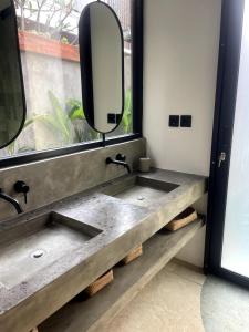 1-Bedroom Villa, high Speed wifi, pool and garden,