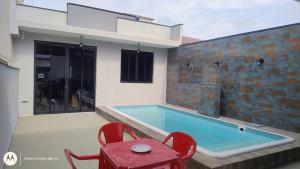 Casa a 300 metros do mar com Piscina