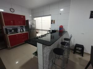 Casa a 300 metros do mar com Piscina