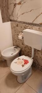 Rabbit Hole Bianconiglio