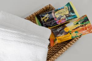 Hale Nalu Waikīkī Studios Ocean View King Size Bed