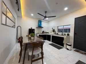 Guesthouse With Seaview Anekayangan Tawau Guesthouse
