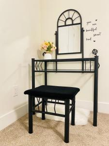 BUDGET Cozy Entire Guest Suite in Central Edmonton