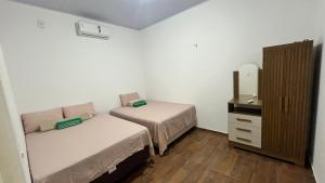 Casa com dois quartos e piscina