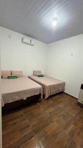 Casa com dois quartos e piscina